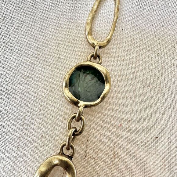 Avon NRQ vintage long  gold tone and green necklace - Picture 3 of 11